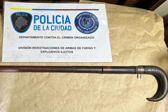 Buenos Aires, Argentina.- In the photos taken on September 13, 2023, more than 90 short and long weapons and six grenades were found by the Firefighters of the City of Buenos Aires in an apartment of a building in the Buenos Aires neighborhood of Palermo at who came to fight the beginning of a fire, police sources reported. The building had to be evacuated as a precaution.