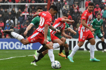 Córdoba, Argentina.- En las fotos tomadas el 3 de septiembre del 2023, durante el partido entre Banfield e Instituto de Córdoba en encuentro válido por la tercera fecha de la zona A de la Copa de la Liga Profesional de Fútbol de Primera División en el Estadio Monumental Presidente Perón. Banfield se encontró con un agónico gol en tiempo de descuento con una gran definición de Gerónimo Rivera y superó a Instituto de Córdoba por 1 a 0.