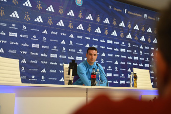 Buenos Aires, Argentina.- In the photos taken on September 10, 2023, the technical director of the Argentine national team, Lionel Scaloni, gives a press conference. Scaloni confirmed that captain Lionel Messi will be part of the squad that will travel to La Paz to face Bolivia on Tuesday, for the second date of the South American Qualifiers for the 2026 World Cup.