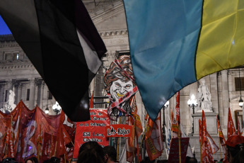 Buenos Aires, Argentina.- En las fotos tomadas el 28 de septiembre del 2023, miles de mujeres, diversidades, activistas independientes y organizaciones marcharon desde Plaza de Mayo hasta el Congreso en defensa del "aborto seguro y gratuito, por la ESI y por vidas dignas", "contra las derechas, el ajuste y el Fondo Monetario Internacional (FMI)", bajo el grito "la libertad es nuestra".