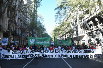 Buenos Aires, Argentina.- In the photos taken on September 28, 2023, thousands of women, diversities, independent activists and organizations marched from Plaza de Mayo to Congress in defense of "safe and free abortion, for ESI and for lives worthy", "against the right, the adjustment and the International Monetary Fund (IMF)", under the cry "freedom is ours".