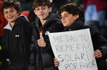 Buenos Aires, Argentina.- En las fotos tomadas el 17 de septiembre del 2023, River Plate se enfrentó al Arsenal de Sarandí, por la cuarta fecha de la Zona B de la Copa de la Liga en el Estadio el Monumental. River Plate derrotó 3-1 a Arsenal, el equipo de Martín Demichelis se impuso con un gol de Nicolás De la Cruz y dos anotaciones de Miguel Borja.