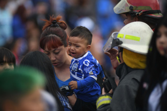 Mendoza, Argentina.- In the photos taken on September 17, 2023, during the match between Godoy Cruz and Belgrano for the fourth round of Zone B of the League Cup at the Malvinas Argentinas Stadium. Godoy Cruz de Mendoza drew goalless with Belgrano de Córdoba in a match marked by violence, as there were incidents inside and outside the stadium. There were shots, gas, running, stones and families crowded in the popular gallery that were moved to the adjacent stalls.