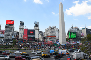 Buenos Aires, Argentina.- In the photos taken on September 27, 2023, militants from the Libres del Sur group and the social organizations grouped in the Unidad Piquetera bloc demonstrated at the Ministry of Labor, demanding an increase in wages. minimum, considering that it is "below the level of indigence" and that its increase "is a direct responsibility of the Government."