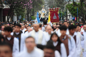 Tucumán, Argentina.- In the photos taken on September 24, 2023, the Tucumán Church celebrated the Virgin of Mercy, patron saint of the archdiocese and Virgin General of the Argentine Army, with a procession. The festivities coincide with the 125th anniversary of the temple and the 211th anniversary of the Battle of Tucumán.