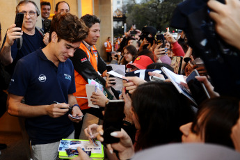 Buenos Aires, Argentina.- En las fotos tomadas el 4 de octubre del 2023, el piloto argentino, Franco Colapinto, durante una rueda de prensa ofrecida en la sede del Automóvil Club Argentino (ACA), en Buenos Aires. Colapinto debutará antes de fin de año en la Fórmula 2 y espera poder competir en la antesala de la Fórmula 1 en 2024. El piloto de 20 años, que actualmente compite en la Fórmula 3 con la escudería neerlandesa MP Motorsport, dijo que está "invitado" a participar en la última prueba de F2 de este año, que se disputa el 26 de noviembre en Abu Dhabi.