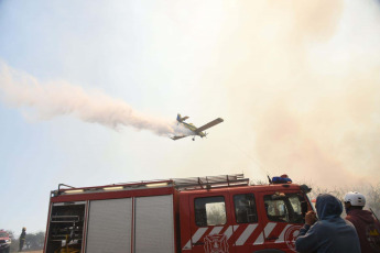 Córdoba, Argentina.- In the photos taken on October 10, 2023, they show the forest fires that affected the province of Córdoba, Argentina. Córdoba Firefighters evacuated more than 20 families in the town of Villa Carlos Paz, due to the forest fires that occurred there, which reached residential areas and devastated thousands of hectares. This Wednesday, some rainfall was recorded in the affected areas, which benefited the intense work of the brigade members who controlled the incident.