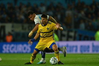 Buenos Aires, Argentina.- In the photos taken on October 24, 2023, Racing faced Boca Juniors in the classic on the tenth date of Zone B of the Professional Football League Cup at the Presidente Perón Stadium. Racing was left with a key victory against Boca 2-1, in its aspirations to qualify for the quarterfinals of the League Cup. With goals from Emiliano Vecchio and Leonardo Sigali, in the last minute of stoppage time, the local team won the Cilindro.