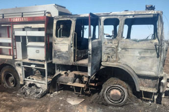 Córdoba, Argentina.- En las fotos tomadas el 10 de octubre del 2023, muestra los incendios forestales que afectaron la provincia de Córdoba, Argentina. Personal de Bomberos de Córdoba evacuó a más de 20 familias en la localidad de Villa Carlos Paz, debido a los incendios forestales que se registraron en el lugar, que alcanzaron zonas residenciales y arrasó miles de hectáreas. Este miércoles, se registraron algunas precipitaciones en las zonas afectadas, lo que benefició el intenso trabajo de los brigadistas que controlaron el siniestro.