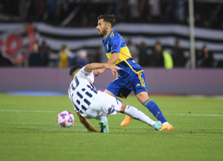 Mendoza, Argentina.- In the photos taken on October 15, 2023, during the match between Boca Juniors and Talleres de Córdoba in a match played at the Malvinas Argentinas stadium in Mendoza. Boca qualified for the semifinals of the Argentine Cup after drawing 1-1 with Talleres, with a goal from Uruguayan striker Edinson Cavani and winning 4-1 in the penalty shootout.