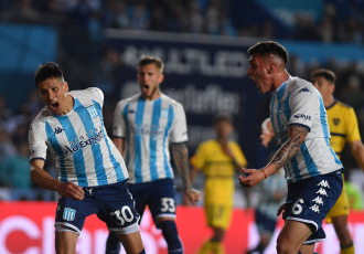 Buenos Aires, Argentina.- In the photos taken on October 24, 2023, Racing faced Boca Juniors in the classic on the tenth date of Zone B of the Professional Football League Cup at the Presidente Perón Stadium. Racing was left with a key victory against Boca 2-1, in its aspirations to qualify for the quarterfinals of the League Cup. With goals from Emiliano Vecchio and Leonardo Sigali, in the last minute of stoppage time, the local team won the Cilindro.