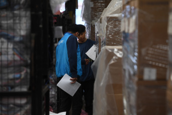 Buenos Aires, Argentina.- In the photos taken on October 20, 2023, workers from the Argentine Post Office participate in the logistical device ahead of the general elections that will take place this Sunday throughout the country. A historic election is expected for Sunday, October 22. The authorities hope that the level of voting will exceed the 68% registered in the primary elections and that 30% of undecided voters will vote, and to this end, access to the polls is being facilitated.