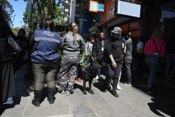 Buenos Aires, Argentina.- In the photos taken on October 18, 2023, members of the Federal Police (PFA) together with inspectors from the Federal Administration of Public Revenue (AFIP) and Customs carried out an inspection operation in different branches of an exchange house registered with the Central Bank, with the objective of controlling that there are no irregularities in currency operations.