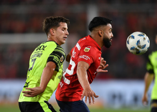 Buenos Aires, Argentina.- In the photos taken on October 18, 2023, during the match between Independiente and Barracas Central at the Libertadores de América stadium. Independiente defeated Barracas Central 3-0 in Avellaneda and is the temporary leader of Zone A of the League Cup.