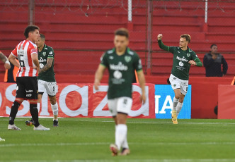 Buenos Aires, Argentina.- In the photos taken on October 2, 2023, during the match between Barracas Central and Sarmiento at the Claudio Chiqui Tapia Stadium in a match corresponding to the 7th round of the League Cup. Barracas Central tied 1-1 with Sarmiento. Defender Juan Ignacio Díaz scored for Barracas, who played at home on the Huracán field, while Guido Mainero equalized for Sarmiento.