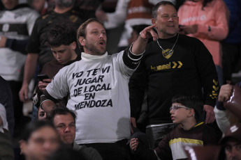 Buenos Aires, Argentina.- En las fotos tomadas el 2 de octubre del 2023, durante el partido entre Platense y Argentinos Juniors en el estadio Ciudad de Vicente López el último de los clásicos tradicionales de la fecha interzonal de la Copa. Platense igualó 0-0 con Argentinos Juniors, enfocados en objetivos diferentes. El local fue más en el primer tiempo y el visitante hizo lo propio en el complemento.