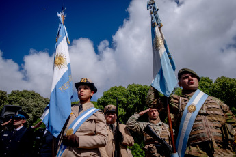 Mar del Plata, Argentina.- En las fotos tomadas el 25 de octubre del 2023, homenajean a los tripulantes del ARA San Juan a seis años de su última partida desde Mar del Plata, donde 44 tripulantes del ARA San Juan hace seis años zarparon por última vez. En el emotivo acto en la Base Naval, estuvieron presentes autoridades de la Armada, familiares de los tripulantes y el intendente de General Pueyrredon, Guillermo Montenegro, entre otros.