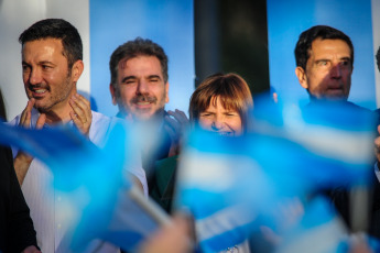 Buenos Aires, Argentina.- En las fotos tomadas el 19 de octubre del 2023, la candidata presidencial de Juntos por el Cambio (JxC) Patricia Bullrich, realizó su cierre de campaña en el municipio bonaerense de Lomas de Zamora, acompañada por el expresidente Mauricio Macri y el jefe de Gobierno porteño Horacio Rodríguez Larreta, en el último día antes de la veda electoral con vistas a los comicios nacionales del domingo.