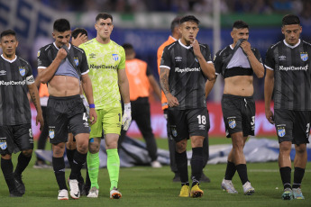 Buenos Aires, Argentina.- In the photos taken on October 9, 2023, during the match between Vélez and Atlético Tucumán in a match corresponding to the eighth date of Zone A of the Professional League Cup at the José Amalfitani stadium in Liniers. Vélez Sarsfield beat Atlético Tucumán 3-1 in their reunion with the public after two adverse results as a visitor.