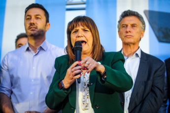 Buenos Aires, Argentina.- In the photos taken on October 19, 2023, the presidential candidate of Together for Change (JxC) Patricia Bullrich (center), closed her campaign in the Buenos Aires municipality of Lomas de Zamora, accompanied by former president Mauricio Macri (right) and the head of the Buenos Aires Government Horacio Rodríguez Larreta, on the last day before the electoral ban with a view to the national elections on Sunday.