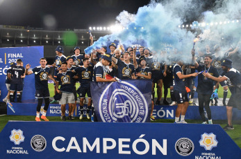 Córdoba, Argentina.- In the photos taken on October 29, 2023, during the match between Independiente Rivadavia and Almirante Brown at the Mario Kempes stadium. After more than 30 games in the Primera Nacional, Independiente Rivadavia de Mendoza made history and beat Almirante Brown 2-0, achieving promotion to the Professional League.