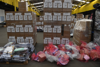 Buenos Aires, Argentina.- In the photos taken on October 20, 2023, workers from the Argentine Post Office participate in the logistical device ahead of the general elections that will take place this Sunday throughout the country. A historic election is expected for Sunday, October 22. The authorities hope that the level of voting will exceed the 68% registered in the primary elections and that 30% of undecided voters will vote, and to this end, access to the polls is being facilitated.