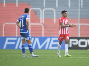 Mendoza, Argentina.- In the photos taken on October 2, 2023, during the match between Godoy Cruz and Instituto at the Malvinas Argentinas stadium in Mendoza, valid for the seventh day, the date of the classics and pairings of the Copa de the Professional League. Godoy Cruz and Instituto tied 1-1, with goals from Tadeo Allende for Tomba and Jonás Acevedo for the visitor.