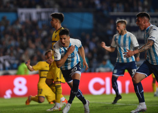 Buenos Aires, Argentina.- In the photos taken on October 24, 2023, Racing faced Boca Juniors in the classic on the tenth date of Zone B of the Professional Football League Cup at the Presidente Perón Stadium. Racing was left with a key victory against Boca 2-1, in its aspirations to qualify for the quarterfinals of the League Cup. With goals from Emiliano Vecchio and Leonardo Sigali, in the last minute of stoppage time, the local team won the Cilindro.