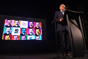 Buenos Aires, Argentina.- En las fotos tomadas el 30 de octubre del 2023, el Comité Nacional de la Unión Cívica Radical (UCR) celebró el 40 aniversario del triunfo electoral que consagró presidente a Raúl Alfonsín tras siete años de dictadura militar. Argentina conmemora un hito histórico, marcando 40 años desde las elecciones que pusieron fin a la última dictadura militar (1976-1983), inaugurando así el período más largo de democracia en el país, dejando atrás una serie de golpes de Estado que marcaron el siglo XX en la nación.