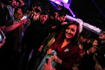 Buenos Aires.- En la foto tomada el 18 de octubre de 2023,  Victoria Villaruel. El candidato a presidente de La Libertad Avanza, Javier Milei, cierra hoy su campaña electoral con vistas a las elecciones del domingo, con un acto en el estadio porteño Movistar Arena, ubicado en el barrio porteño de Villa Crespo, acompañado por referentes y candidatos del espacio libertario.