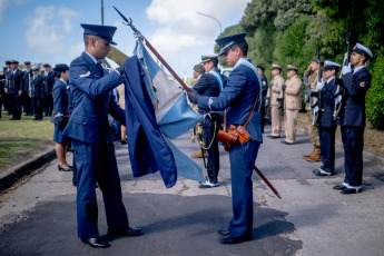 Mar del Plata, Argentina.- En las fotos tomadas el 25 de octubre del 2023, homenajean a los tripulantes del ARA San Juan a seis años de su última partida desde Mar del Plata, donde 44 tripulantes del ARA San Juan hace seis años zarparon por última vez. En el emotivo acto en la Base Naval, estuvieron presentes autoridades de la Armada, familiares de los tripulantes y el intendente de General Pueyrredon, Guillermo Montenegro, entre otros.