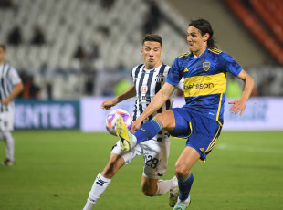 Mendoza, Argentina.- In the photos taken on October 15, 2023, during the match between Boca Juniors and Talleres de Córdoba in a match played at the Malvinas Argentinas stadium in Mendoza. Boca qualified for the semifinals of the Argentine Cup after drawing 1-1 with Talleres, with a goal from Uruguayan striker Edinson Cavani and winning 4-1 in the penalty shootout.