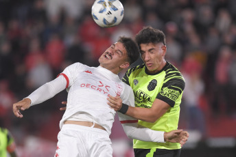 Buenos Aires, Argentina.- In the photos taken on October 30, 2023, during the match between Huracán and Barracas Central for the eleventh date of Zone A of the Professional Football League (LPF) Cup at the Tomás Adolfo Stadium Duco. Huracán and Barracas C. failed to open the scoring and the match ended in a 0-0 draw.