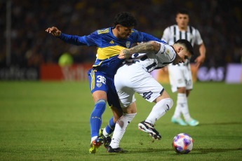 Mendoza, Argentina.- In the photos taken on October 15, 2023, during the match between Boca Juniors and Talleres de Córdoba in a match played at the Malvinas Argentinas stadium in Mendoza. Boca qualified for the semifinals of the Argentine Cup after drawing 1-1 with Talleres, with a goal from Uruguayan striker Edinson Cavani and winning 4-1 in the penalty shootout.