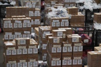 Buenos Aires, Argentina.- In the photos taken on October 20, 2023, workers from the Argentine Post Office participate in the logistical device ahead of the general elections that will take place this Sunday throughout the country. A historic election is expected for Sunday, October 22. The authorities hope that the level of voting will exceed the 68% registered in the primary elections and that 30% of undecided voters will vote, and to this end, access to the polls is being facilitated.