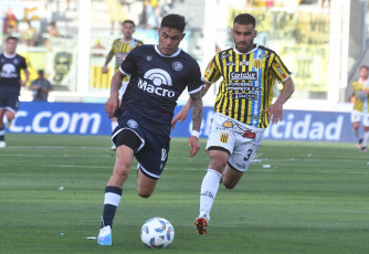 Córdoba, Argentina.- In the photos taken on October 29, 2023, during the match between Independiente Rivadavia and Almirante Brown at the Mario Kempes stadium. After more than 30 games in the Primera Nacional, Independiente Rivadavia de Mendoza made history and beat Almirante Brown 2-0, achieving promotion to the Professional League.