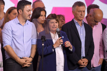 Buenos Aires, Argentina.- In the photos taken on October 22, 2023, the presidential candidate of Together for Change (JxC), Patricia Bullrich (center), gave her first statements in her bunker after the elections this Sunday. Bullrich accused "populism" of having "impoverished the country" and stated that this force will "represent the values of those who voted for us today", after finishing in third place and out of the ballot with only 23.84 % of the votes.