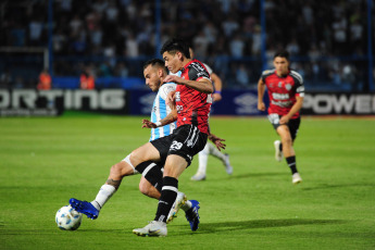 Tucumán, Argentina.- En las fotos tomadas el 2 de octubre del 2023, durante el partido entre Atlético Tucumán y Central Córdoba en el estadio Monumental José Fierro por la séptima fecha de la Copa de la Liga Profesional. Atlético Tucumán empató 0-0 con Central Córdoba de Santiago del Estero. En la próxima fecha, Central Córdoba recibirá a Tigre, el sábado (7). En tanto que Atlético Tucumán visitará a Vélez, el lunes (9).