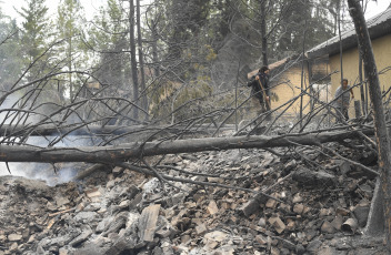 Mendoza, Argentina. En las fotos tomadas el 30 de octubre del 2023, muestra las zonas afectadas por un incendio en Luján de Cuyo provocado por el viento Zonda. Aunque algunos focos aún siguen activos, unas 82 personas tuvieron que ser evacuadas a un polideportivo de esa ciudad mendocina, se informó oficialmente. Según fuentes oficiales, se estima que el fuego afectó una extensión de más de 4.000 hectáreas en toda la provincia.