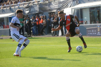 La Plata, Argentina.- En las fotos tomadas el 29 de octubre del 2023, durante el partido entre River Plate y Gimnasia en un encuentro correspondiente a la fecha 11 de la Copa de la Liga. El conjunto que dirige Martín Demichelis se impuso 2-1 como visitante ante los de Leonardo Madelón. River dio vuelta el marcador en el Bosque gracias a los goles de Paulo Díaz y Salomón Rondón, ambos en el segundo tiempo