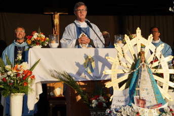 Luján, Argentina.- In the photos taken on October 1, 2023, thousands of pilgrims arrived at the Basilica of Our Lady of Luján, in the west of the province of Buenos Aires to participate in the 49th Youth Pilgrimage, one of the most important manifestations of faith in Argentina. The ceremony was held under the motto “Mother, we are in your hands, give us strength to unite.”