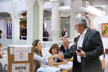 Buenos Aires, Argentina.- In the photos taken on October 22, 2023, President Alberto Fernández voted in the general elections for the Presidency at the headquarters of the Argentine Catholic University (UCA) of Puerto Madero, in the Autonomous City of Buenos Aires. Fernández congratulated Sergio Massa on his victory in the 2023 general elections, “I have said it, Sergio is the person best prepared to guarantee a path of growth and equality for Argentina.”