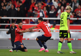 Buenos Aires, Argentina.- In the photos taken on October 18, 2023, during the match between Independiente and Barracas Central at the Libertadores de América stadium. Independiente defeated Barracas Central 3-0 in Avellaneda and is the temporary leader of Zone A of the League Cup.