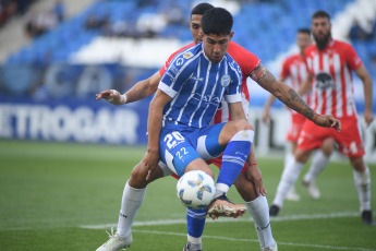 Mendoza, Argentina.- In the photos taken on October 2, 2023, during the match between Godoy Cruz and Instituto at the Malvinas Argentinas stadium in Mendoza, valid for the seventh day, the date of the classics and pairings of the Copa de the Professional League. Godoy Cruz and Instituto tied 1-1, with goals from Tadeo Allende for Tomba and Jonás Acevedo for the visitor.