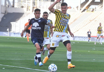 Córdoba, Argentina.- In the photos taken on October 29, 2023, during the match between Independiente Rivadavia and Almirante Brown at the Mario Kempes stadium. After more than 30 games in the Primera Nacional, Independiente Rivadavia de Mendoza made history and beat Almirante Brown 2-0, achieving promotion to the Professional League.