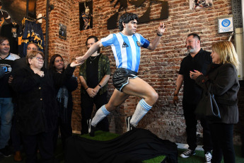 Buenos Aires, Argentina.- In the photos taken on October 30, 2023, Claudia, Rita and Ana María Maradona, three of Diego Amando Maradona's sisters, celebrated the 63rd anniversary of his birth, at Bar Lo del Diego, located on the Caminito tourist promenade, in the Buenos Aires neighborhood of La Boca. Maradona, the greatest idol of Argentine football and one of the great stars that international football has produced, would be turning 63 years old this Monday.