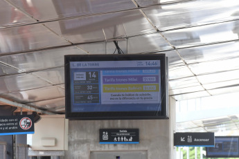 Buenos Aires, Argentina.- En las fotos tomadas el 20 de octubre del 2023, muestra una estación de trenes en el Área Metropolitana de Buenos Aires (AMBA). La quita voluntaria de los subsidios, propuesta por el Ministerio de Transporte, generó una polémica campaña en relación a los precios y generó críticas de la oposición. El gobierno argentino aseguró que la campaña fue iniciativa de los gremios. Mientras que la oposición apuntó contra el candidato Sergio Massa.