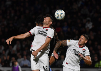 Buenos Aires, Argentina.- In the photos taken on October 30, 2023, during the match between Platense and Newell's at the Ciudad de Vicente López Stadium for the League Cup. Platense and Newell's did not take advantage and tied 0-0. "El Calamar" was one step away from being saved from relegation and occupies a qualifying place for the League Cup playoffs.