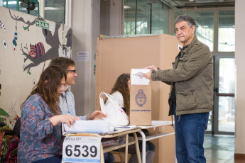 Buenos Aires.- The candidate for head of the Buenos Aires Government for the PRO, Jorge Macri, voted at 9:30 at the Lenguas Vivas School.