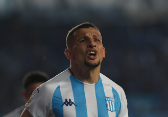 Buenos Aires, Argentina.- In the photos taken on October 24, 2023, Racing faced Boca Juniors in the classic on the tenth date of Zone B of the Professional Football League Cup at the Presidente Perón Stadium. Racing was left with a key victory against Boca 2-1, in its aspirations to qualify for the quarterfinals of the League Cup. With goals from Emiliano Vecchio and Leonardo Sigali, in the last minute of stoppage time, the local team won the Cilindro.